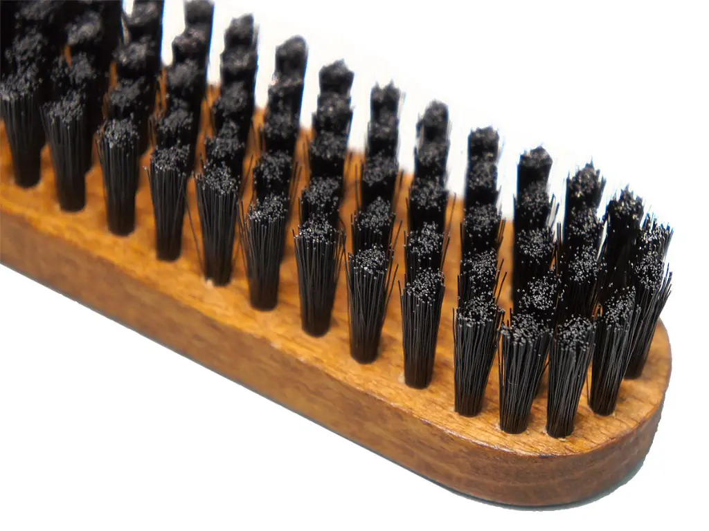 colourlock_leather_brush-2 (2).webp