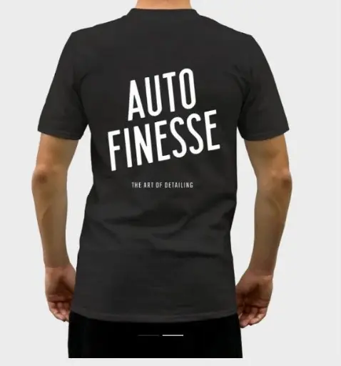 worker_tee2_3.webp